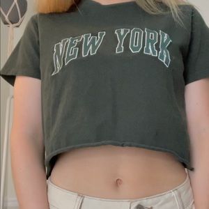 Green Brandy Melville New York crop top!!💚